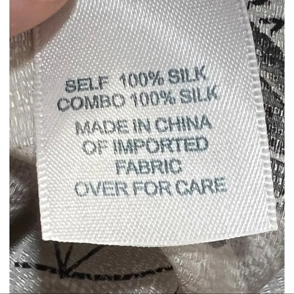 Mayle Sz 2 Black Floral Toile 100% Silk Pleated Ruffle Peplum Keyhole xs Blouse - Picture 10 of 10